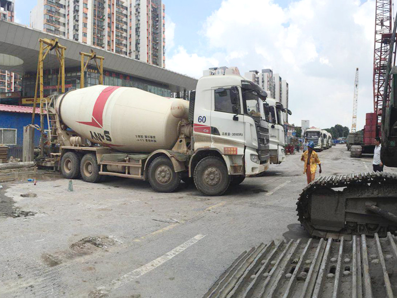 武汉市轨道交通5号线工程第3，4，5，6，7标段施工现场